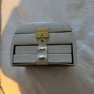 Elegant White Croc-Embossed Jewelry Box